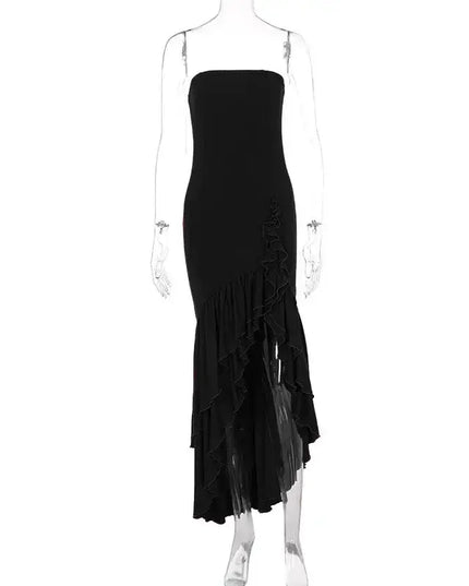 Sexy strapless summer dress with ruffle detail in black for a chic and edgy look.