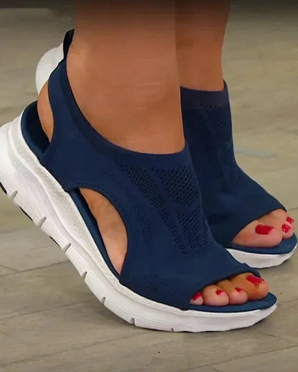 zapatos de mujer verano 2024 en color azul, sandalias deportivas informales con cuña y plataforma.