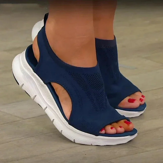 zapatos de mujer verano 2024 en color azul, sandalias deportivas informales con cuña y plataforma.