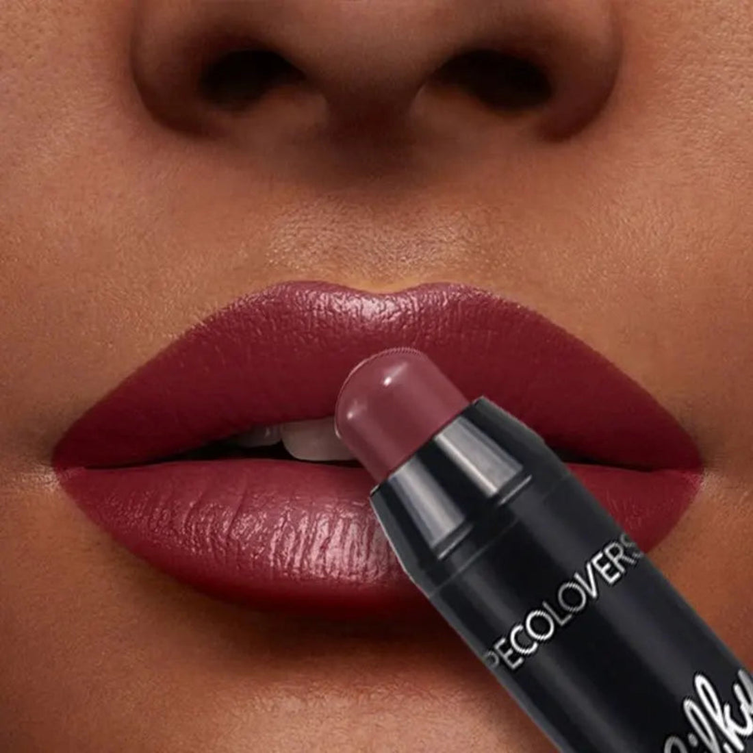 Lipstick being applied to lips with ECOLOVERES branding