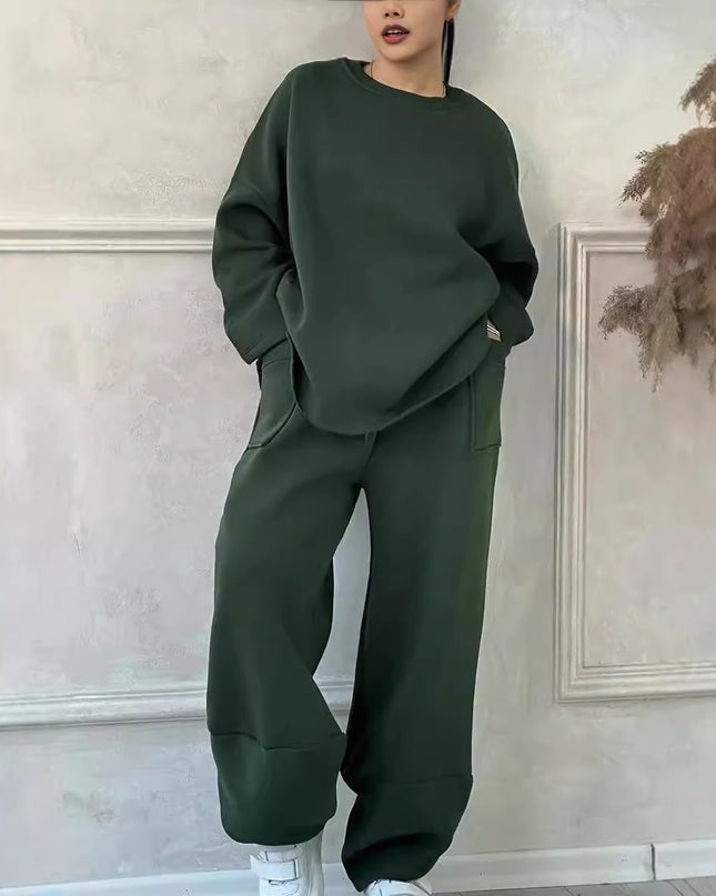 Women's autumn winter sweater trousers set in green, casual loose round neck long-sleeved style, featuring pockets.
